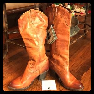 Frye Ilana pull on boots 8.5
